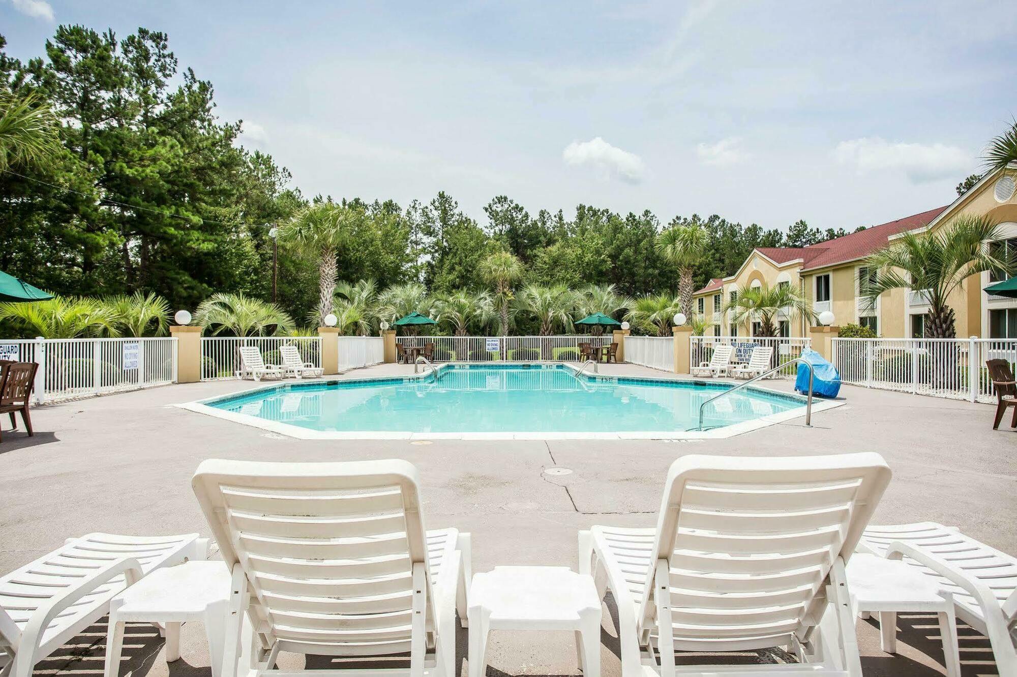 Comfort Inn & Suites Walterboro I-95 Exterior photo